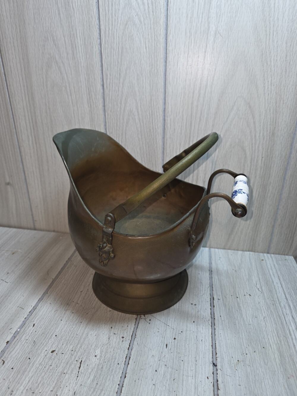 Vintage Hammered Copper Coal Scuttle Bucket With White And Blue Porcelain Handle